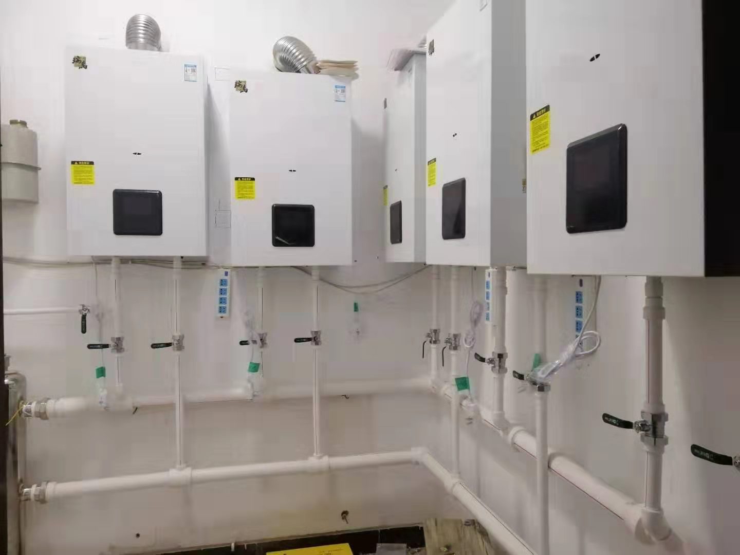 优德88壁挂炉多台并联应用案例